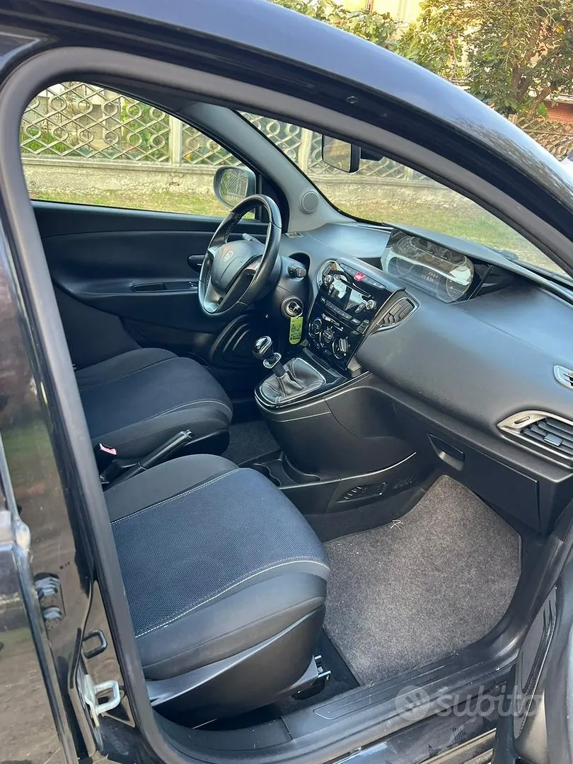Lancia Ypsilon 2013 photo 4