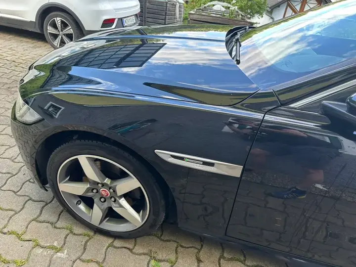 Jaguar Xe 2018 photo 2