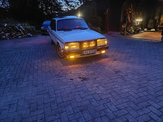 Volvo 240 1992 photo 4