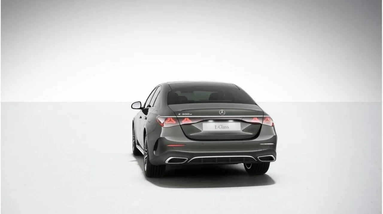 Mercedes-Benz E-Class photo 4