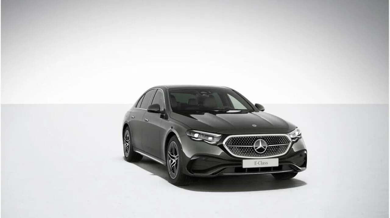 Mercedes-Benz E-Class photo 2