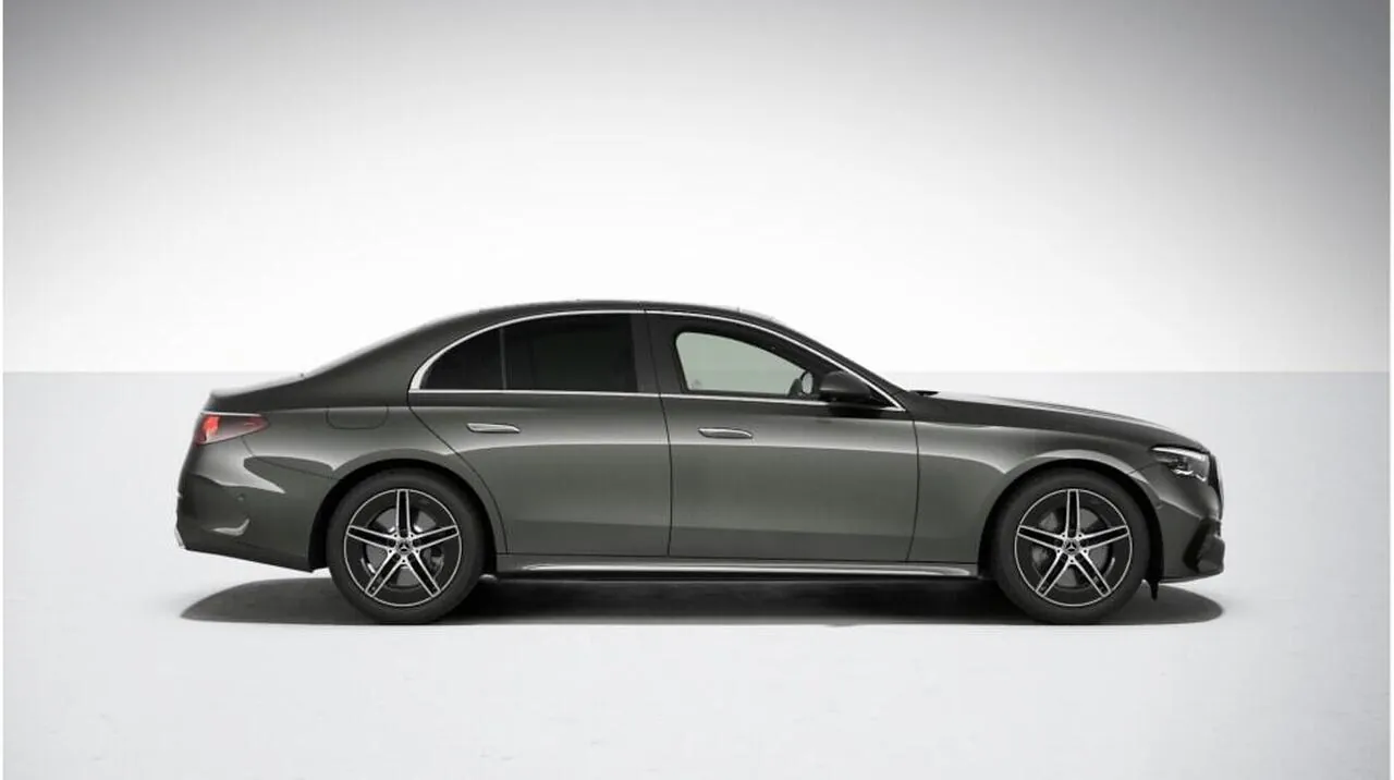 Mercedes-Benz E-Class photo 3