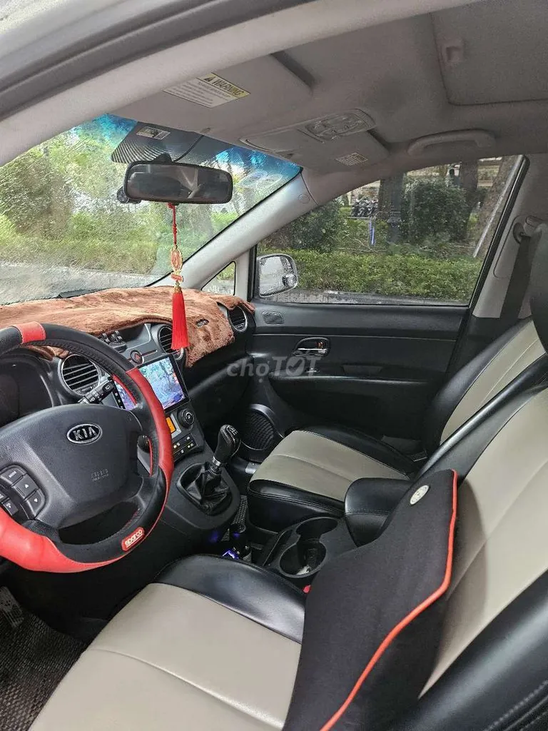 Kia Carens 2010 photo 3