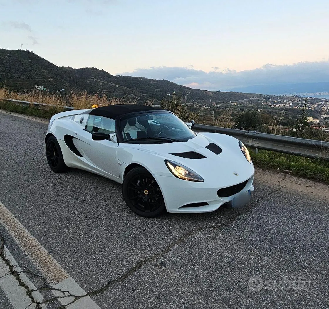 Lotus Elise 2015 photo 2