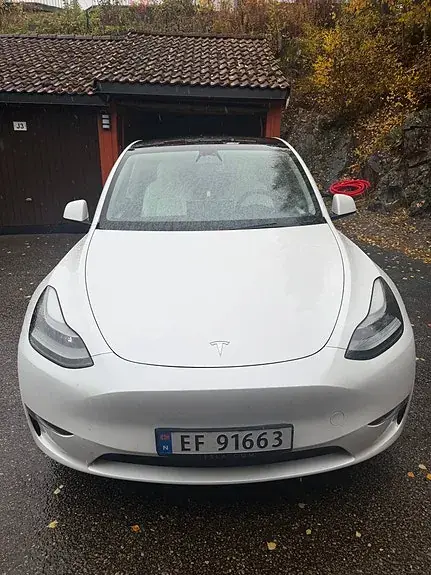 Tesla Model Y 2023 photo 4