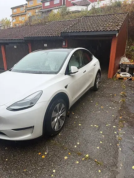 Tesla Model Y 2023 photo 3