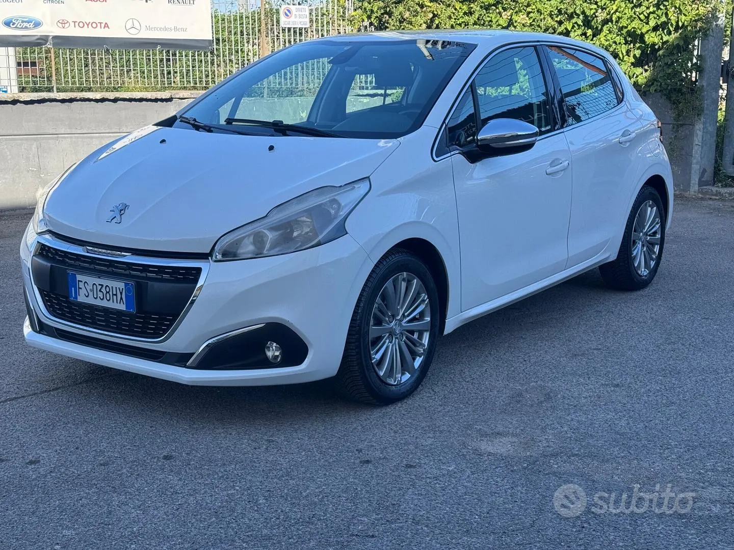 Peugeot 208 2019 photo 3
