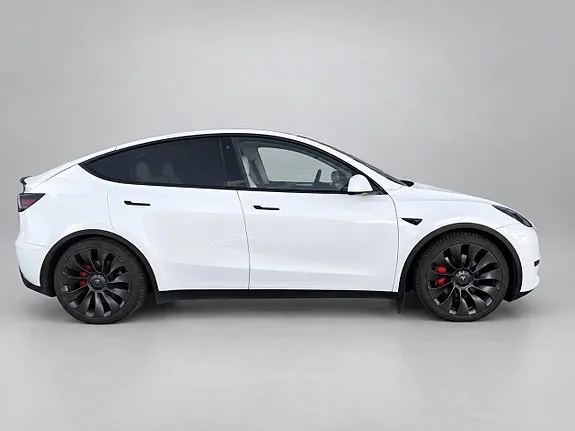 Tesla Model Y 2024 photo 2