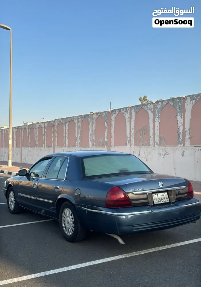Ford Crown Victoria 2010 photo 4