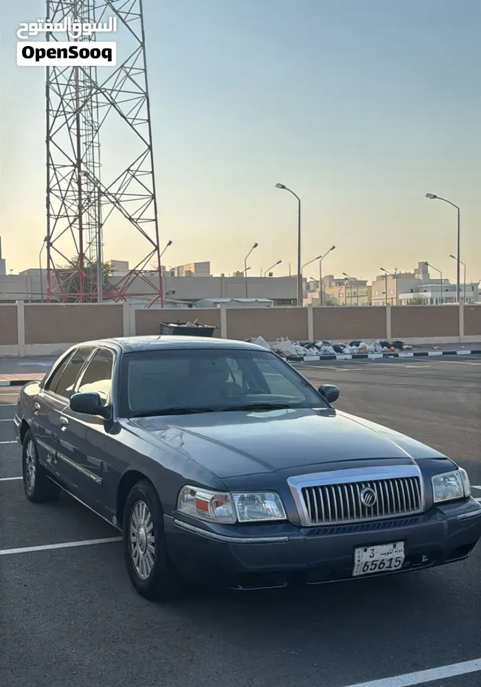 Ford Crown Victoria 2010 photo 2