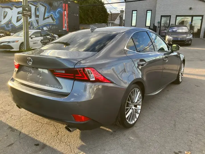Lexus Is 300 2016 photo 5