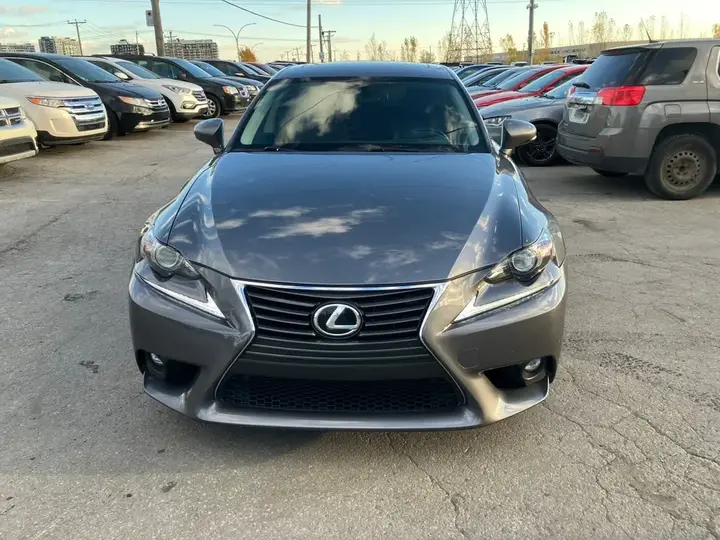 Lexus Is 300 2016 photo 2