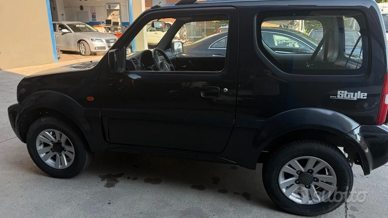 Suzuki Jimny 2011 photo 4