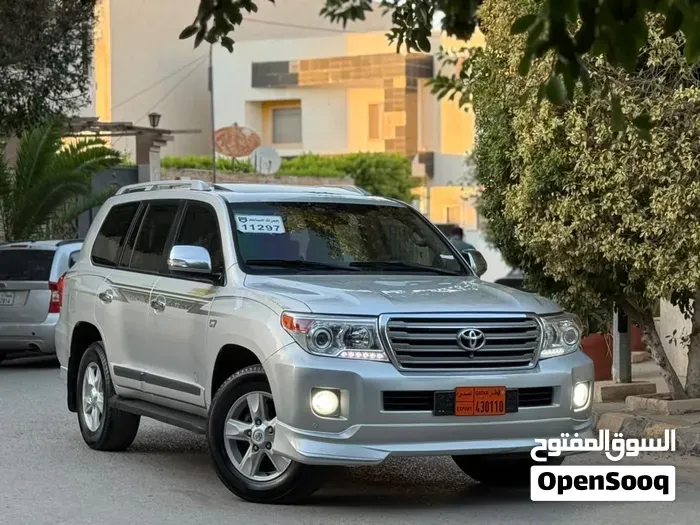 Toyota Land Cruiser 2013 photo 2