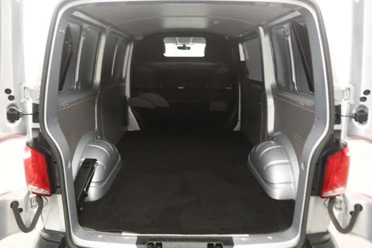 Volkswagen Transporter 2022 photo 3