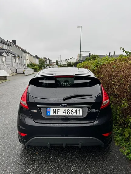 Ford Fiesta 2011 photo 2
