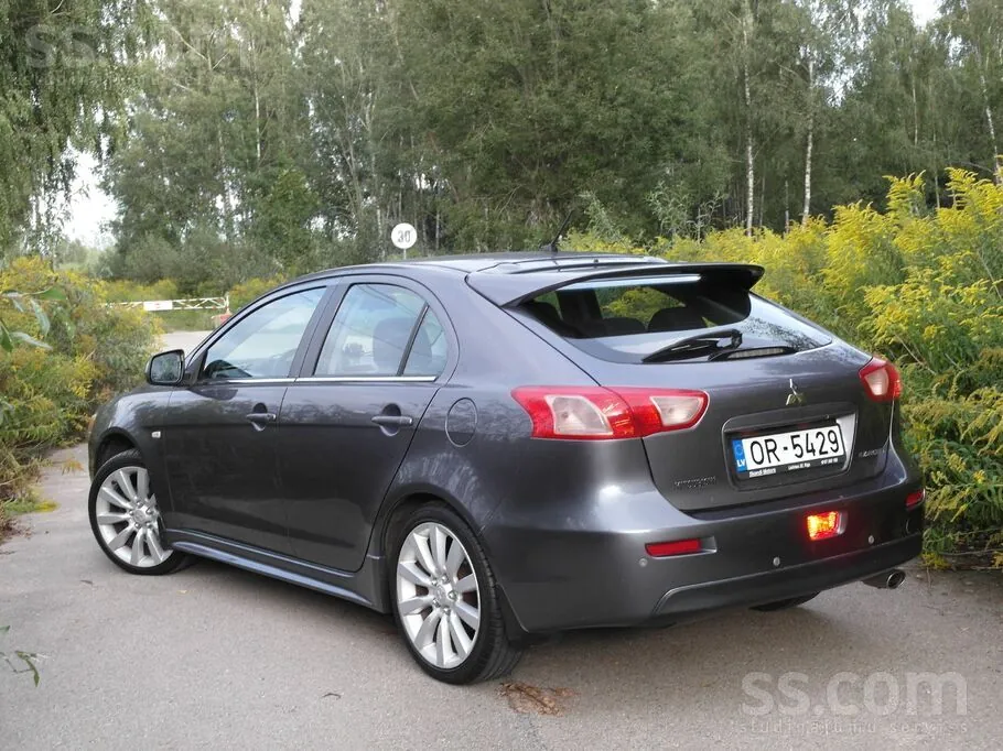 Mitsubishi Lancer 2010 photo 3