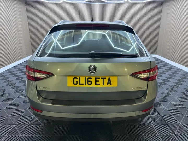 Skoda Superb 2016 photo 4