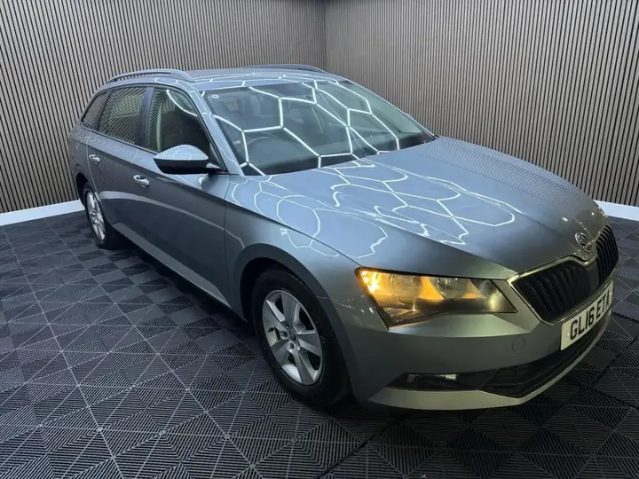 Skoda Superb 2016 photo 2