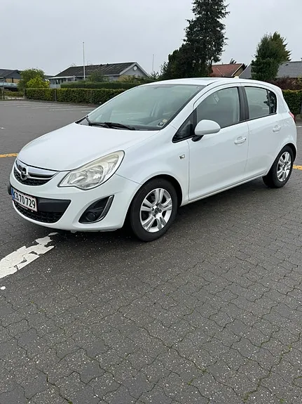 Opel Corsa 2011 photo 3