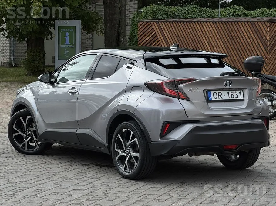 Toyota C-Hr 2017 photo 3