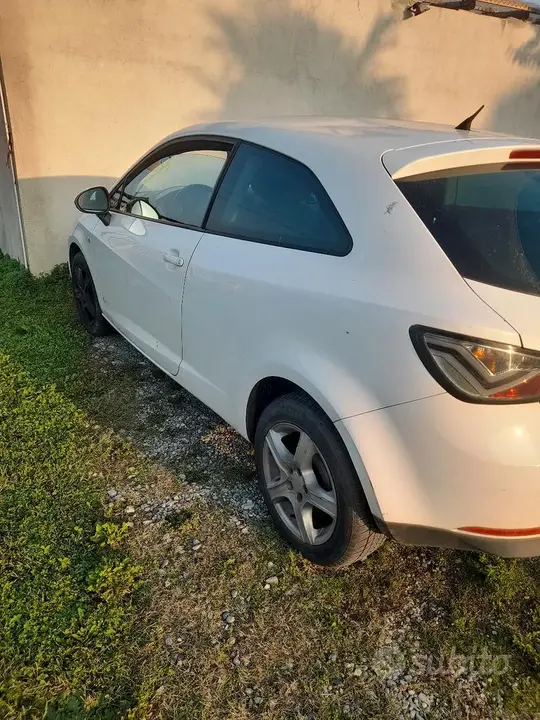 Seat Ibiza 2011 photo 3