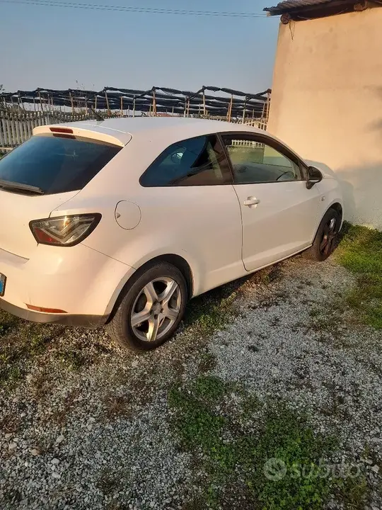 Seat Ibiza 2011 photo 2