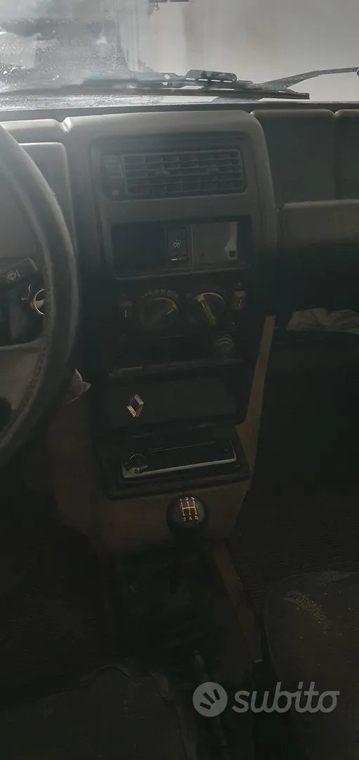 Renault 5 1984 photo 2