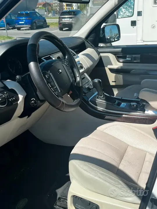 Land Rover Range Rover Sport 2010 photo 3
