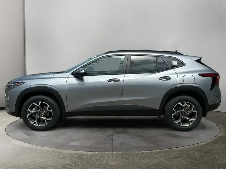 Chevrolet Trax 2026 photo 2