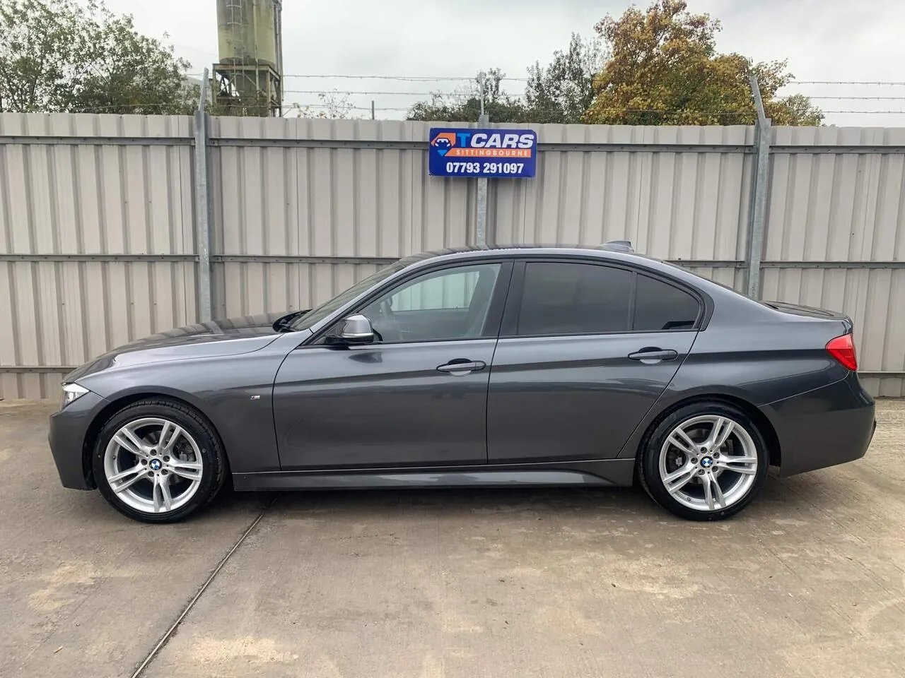 BMW 3 Series 2015 photo 2