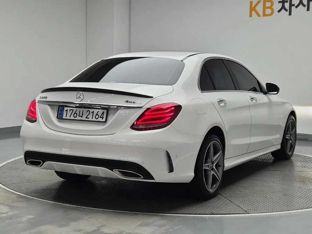 Mercedes-Benz C-Class 2018 photo 3