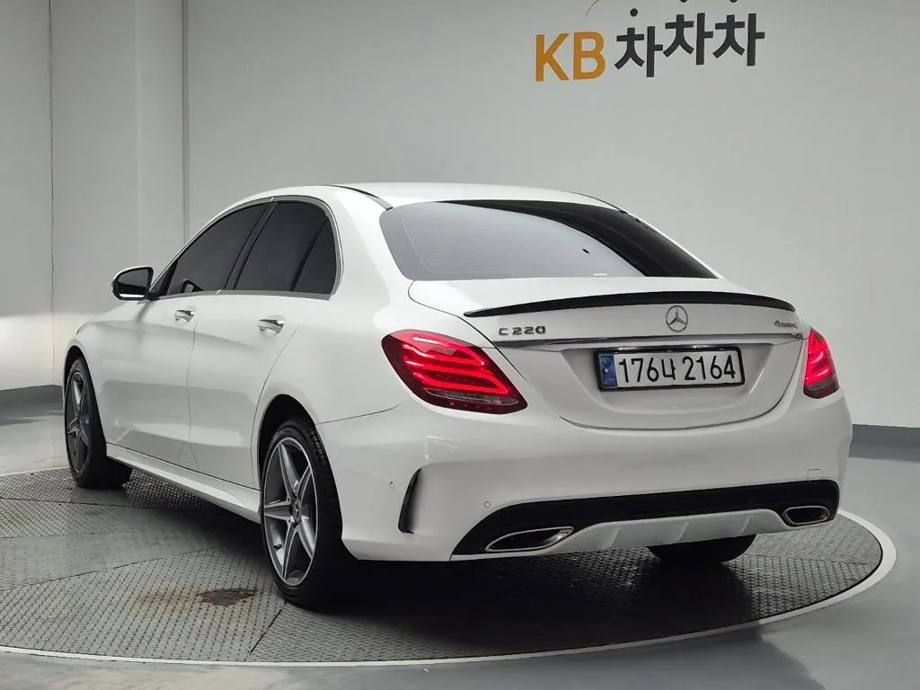 Mercedes-Benz C-Class 2018 photo 2