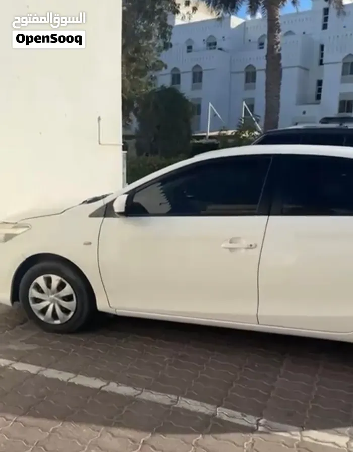 Toyota Yaris 2017 photo 2