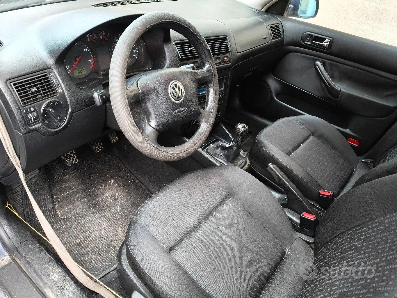 Volkswagen Golf 2000 photo 2
