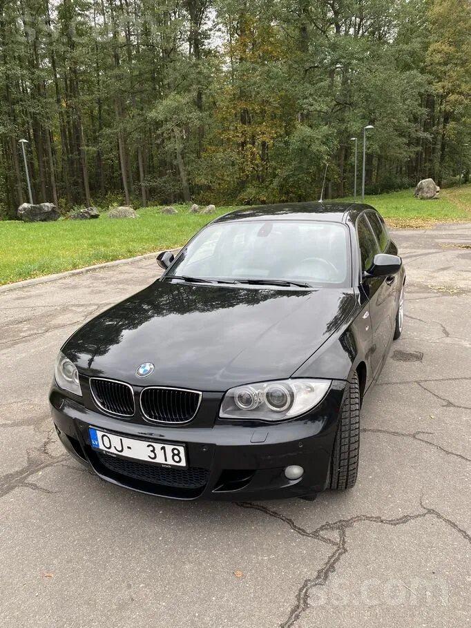 BMW E87 2010 photo 2