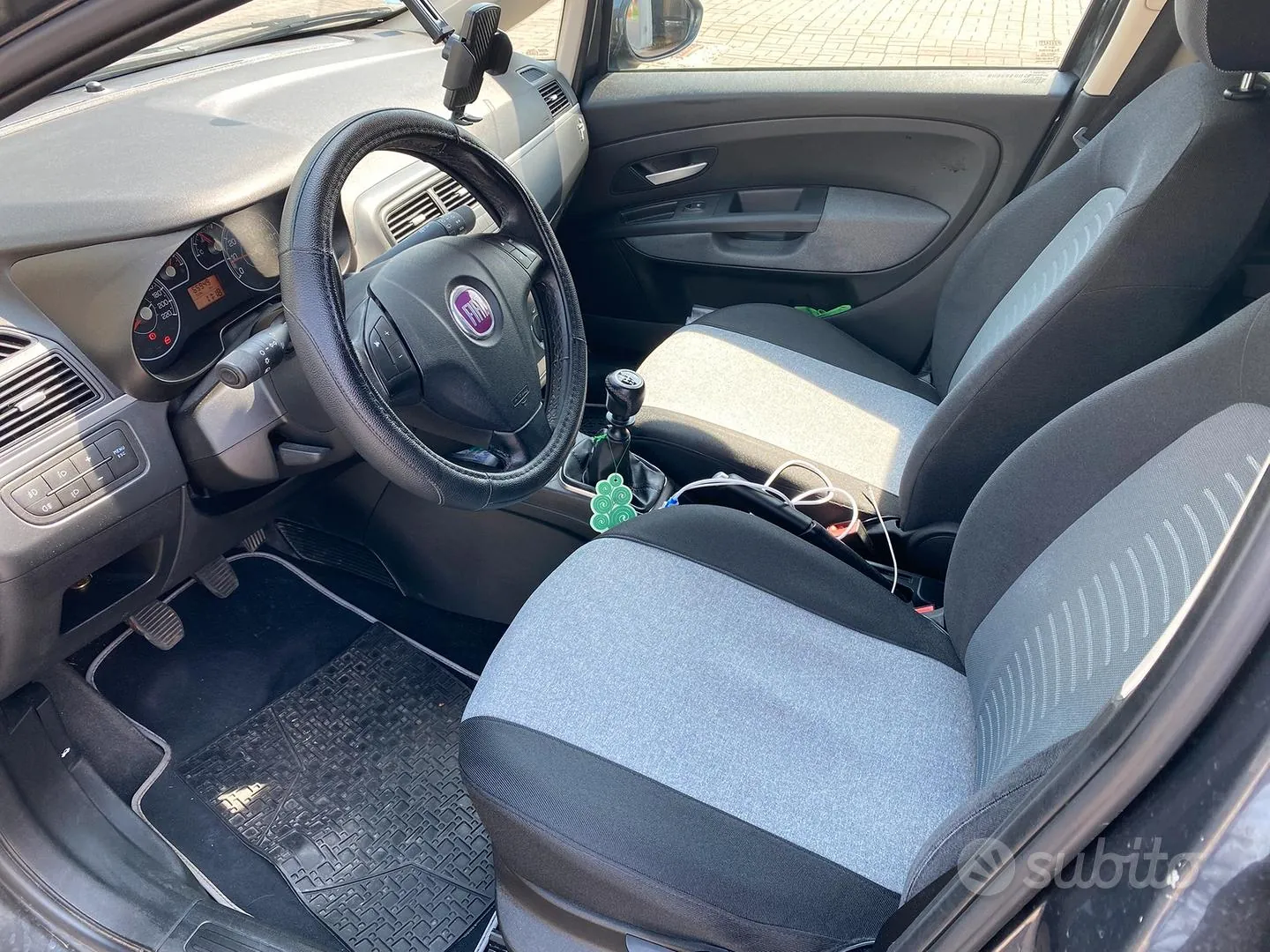 Fiat Grande Punto 2007 photo 2