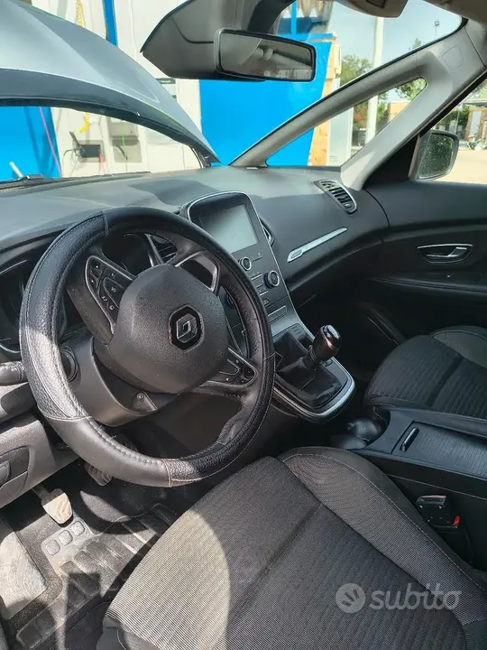 Renault Grand Scénic 2018 photo 5
