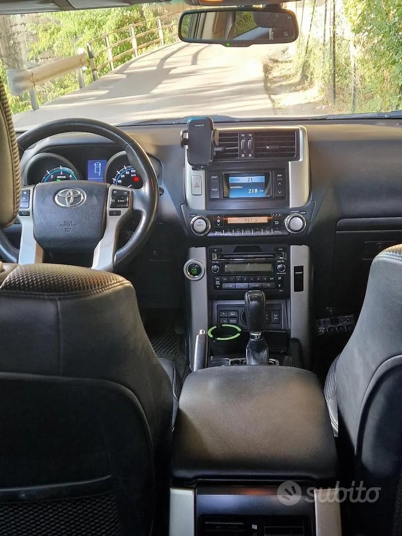 Toyota Land Cruiser 2011 photo 5