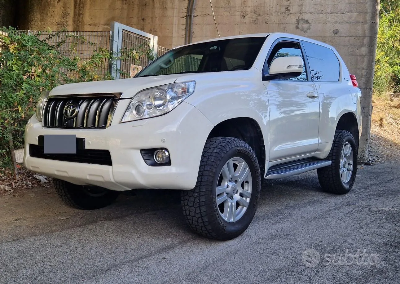 Toyota Land Cruiser 2011 photo 2
