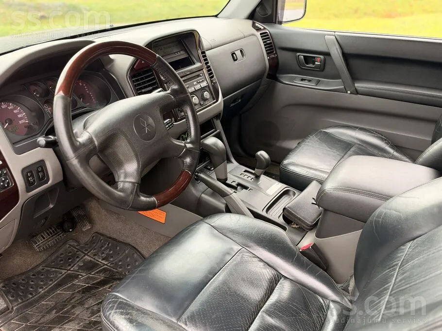 Mitsubishi Pajero 2002 photo 4