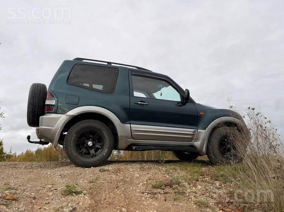Mitsubishi Pajero 2002 photo 2
