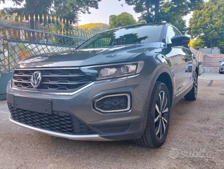 Volkswagen T-Roc 2019 photo 2