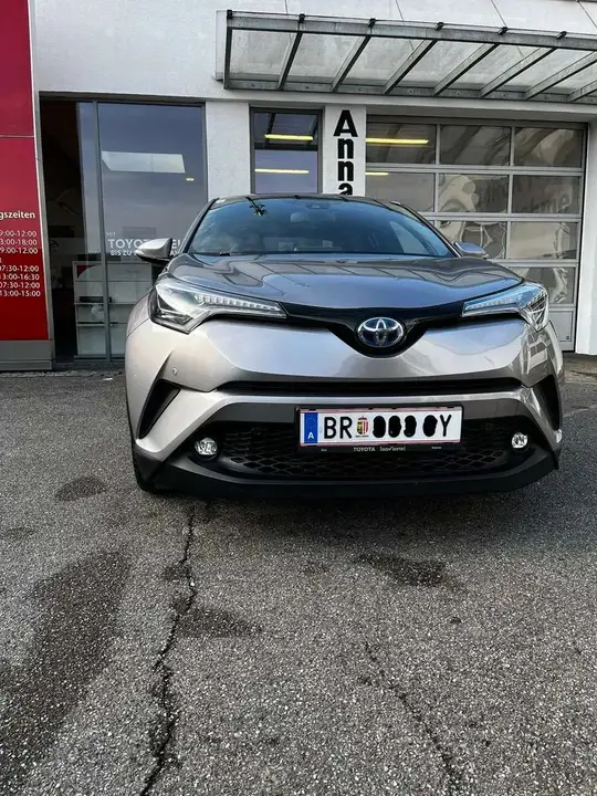 Toyota C-Hr 2018 photo 2