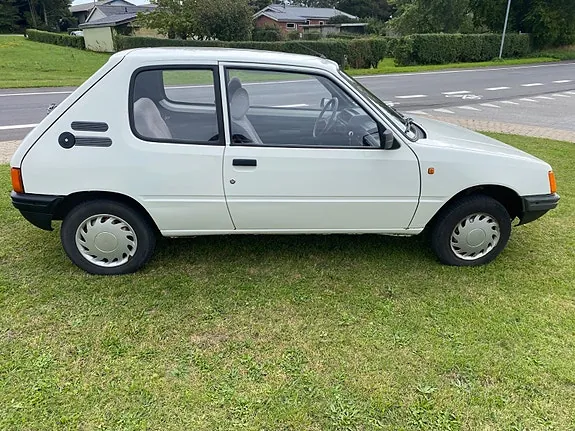 Peugeot 205 1987 photo 5