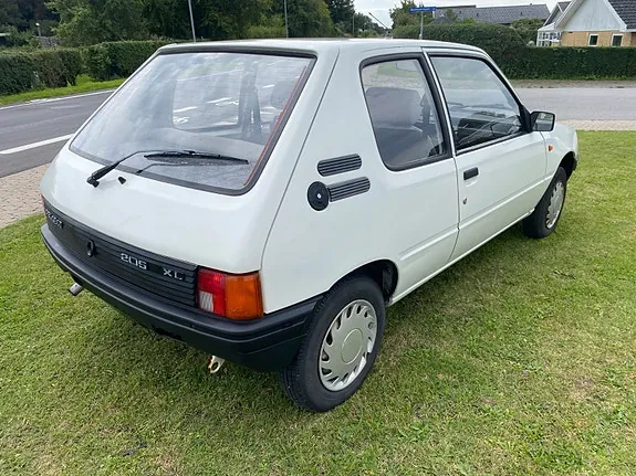 Peugeot 205 1987 photo 4