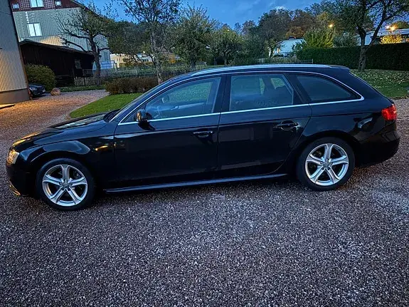 Audi A4 2012 photo 2