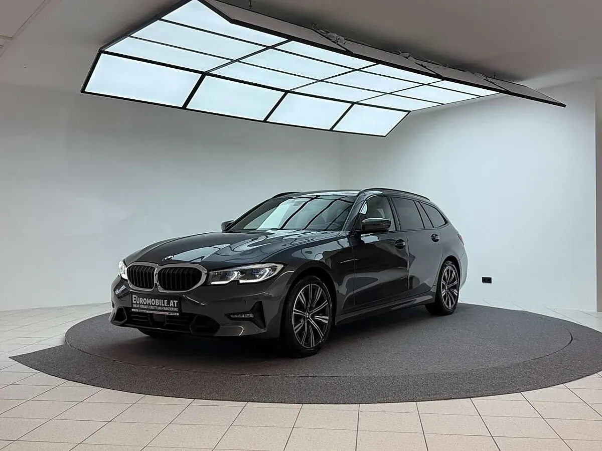 BMW 3 Series 2021 photo 3
