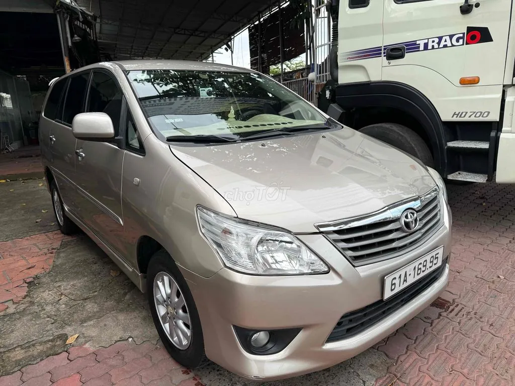 Toyota Innova 2013 photo 2