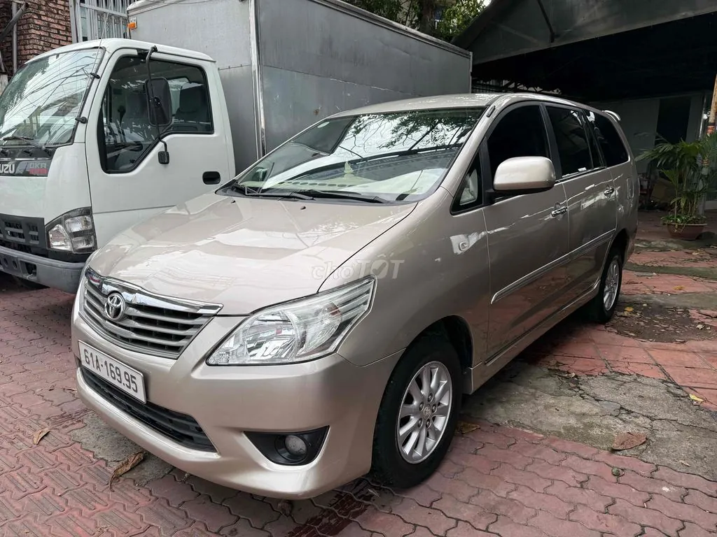 Toyota Innova 2013 photo 3
